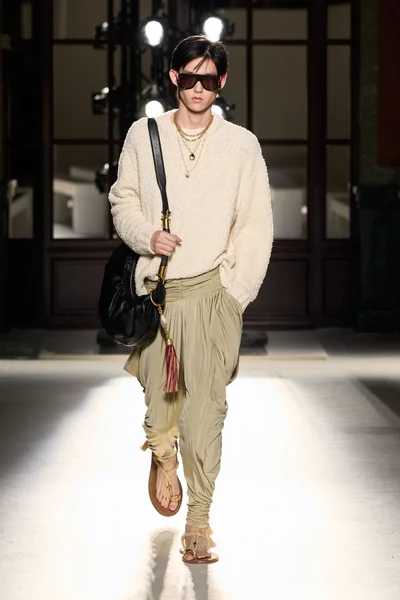 Look 23